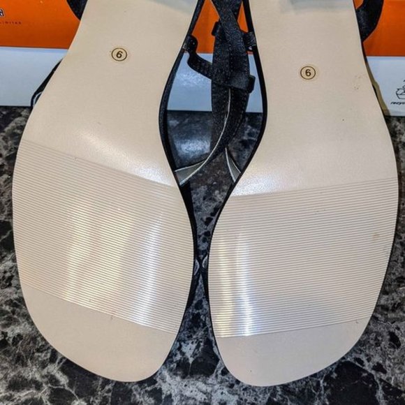 BNIB. Hey TOOTS! Black heels - Picture 3 of 6